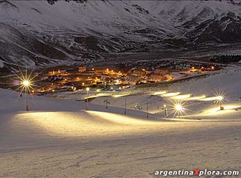 Iluminación nocturna de las pistas de ski Las Leñas