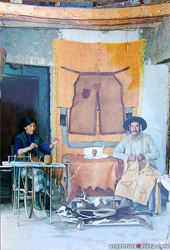 Taller "El Chango Real". Belén. Catamarca Demetrio Gómez y Susana Gómez