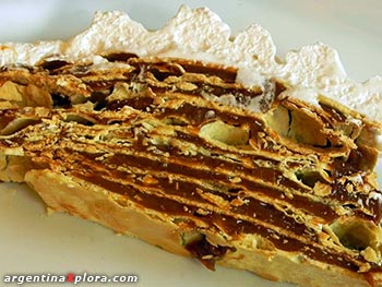 Alfajor Rogel relleno con dulce de leche