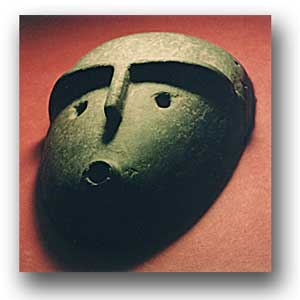 Máscara funeraria. Piedra. Cultura alamito.