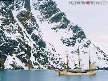 Fragata aventurera por la Antártida
