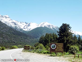 Acceso al Parque Nacional Los Alerces