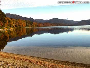 Lago Mascardi en otoño