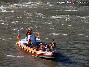 Lanchas de paseo por el río Iguazú inferior