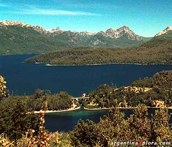 Lago Correntoso y Lago Nahuel Huapi. Villa La Angostura. Neuquén