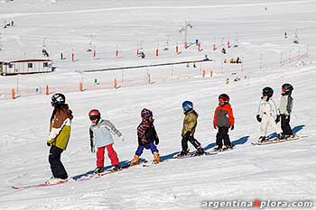 Todos los centros de ski cuentan con escuela infantil, guarderia y alquiler de equipos de ski