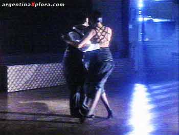 El tango se "camina"