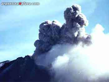 Erupción del Volcán Copahue , Neuquén. 24/12/2012, 17 hs.