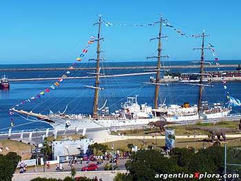 Fragata Libertad en el puerto