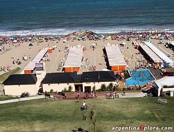 Carpas en la playa de Miramar