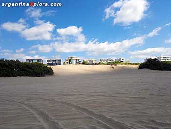 Playa abierta y médanos