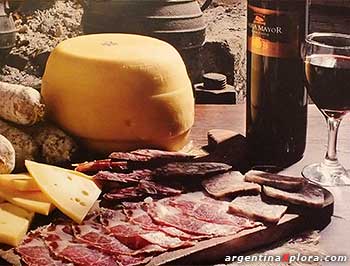 Productos típicos Salamin, queso y vinos de Colonia Caroya