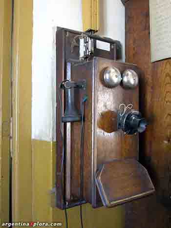 Antiguo teléfono del ferrocarril